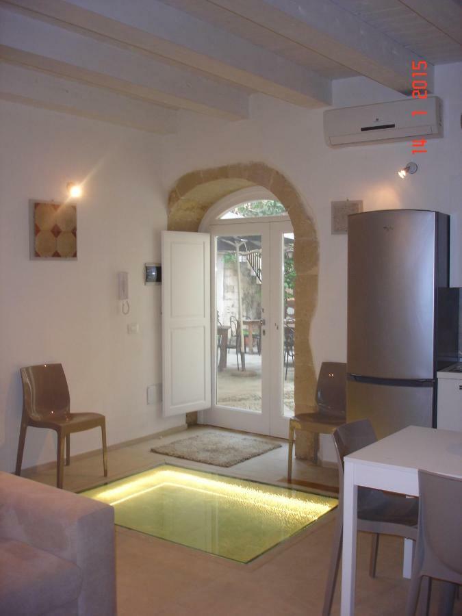 Domus 1333 Al Duomo Villa Syracuse Bagian luar foto