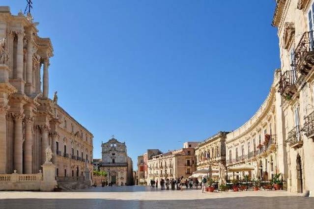 Domus 1333 Al Duomo Villa Syracuse Bagian luar foto